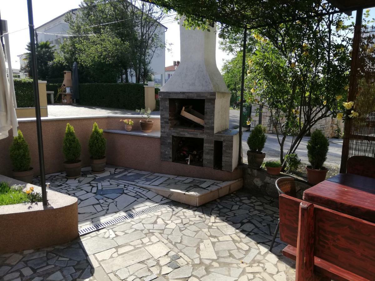Appartamento Family Apartman Luka Rovigno Esterno foto