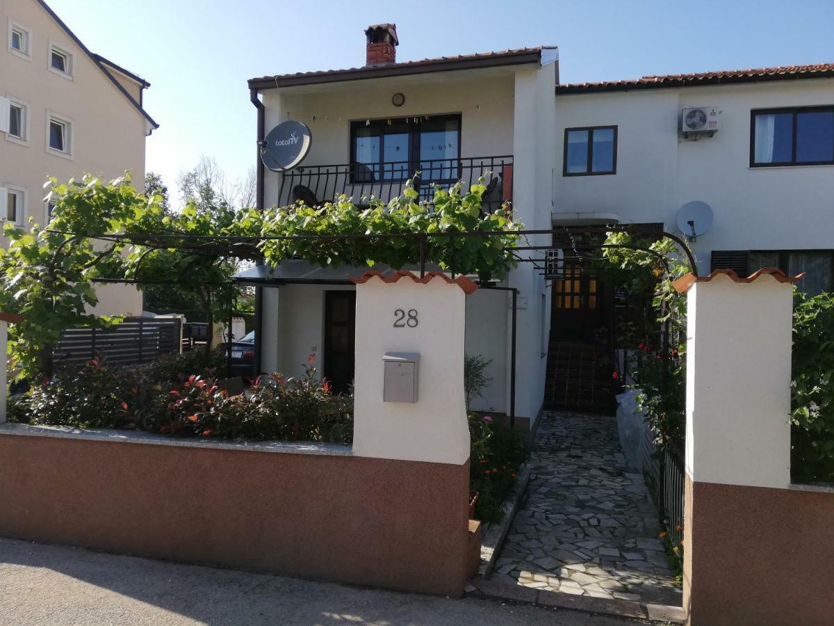Appartamento Family Apartman Luka Rovigno Esterno foto