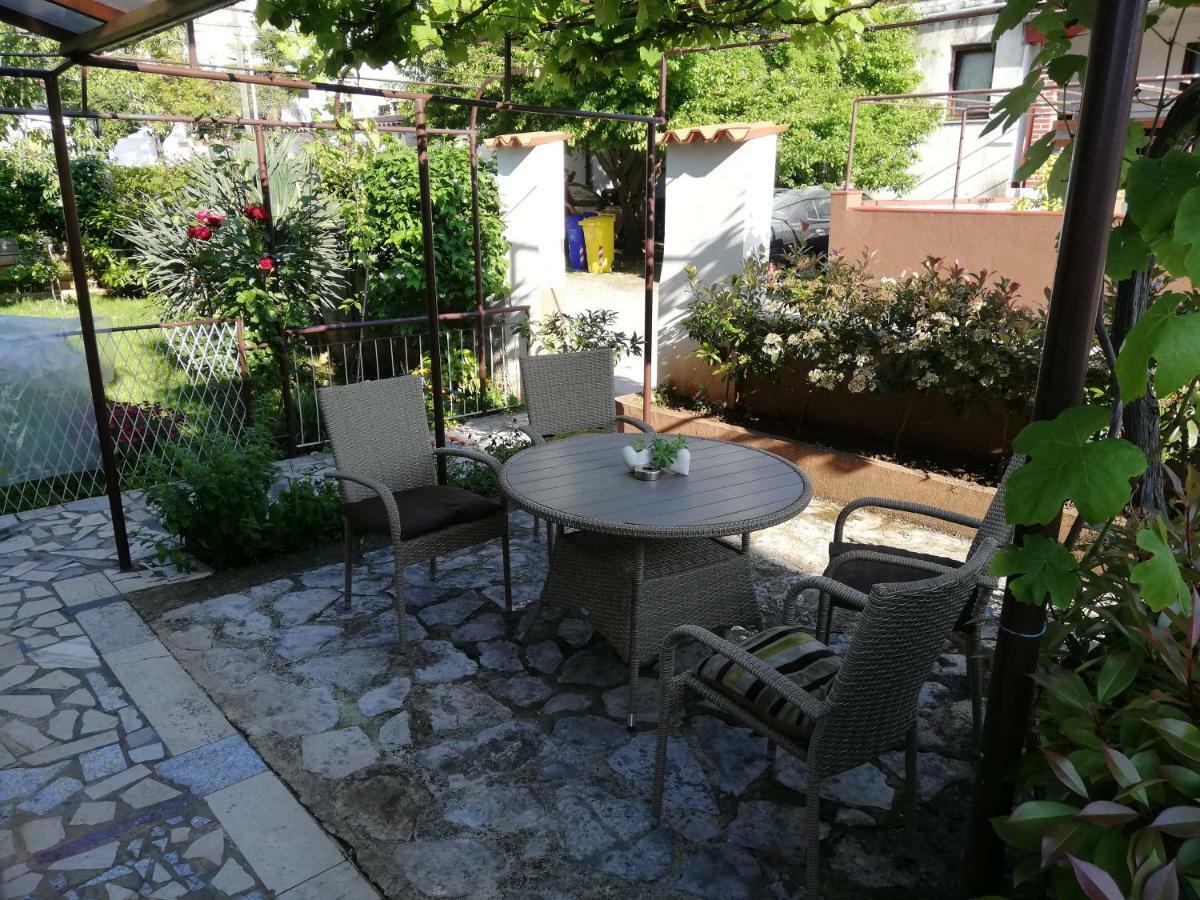Appartamento Family Apartman Luka Rovigno Esterno foto