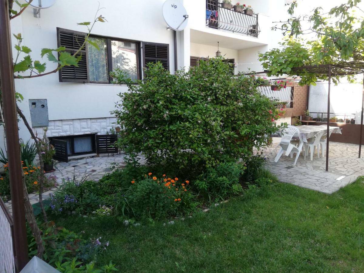 Appartamento Family Apartman Luka Rovigno Esterno foto
